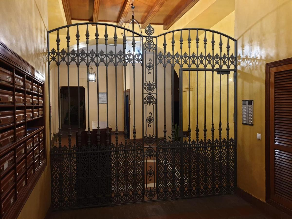 Santa Ana - Palacio Del Infantado Sevilla Bagian luar foto